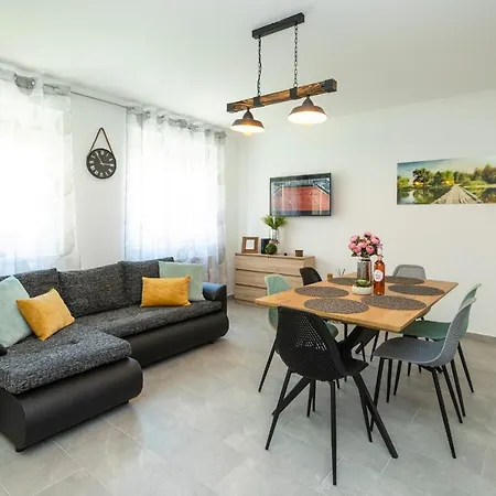 Zsendulo Apartman *