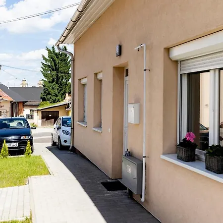 Zsendulo Apartman *