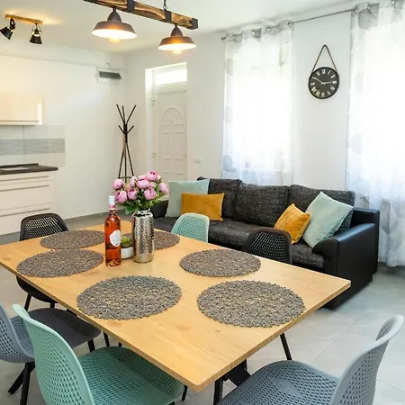 Apartment Zsendulo Apartman