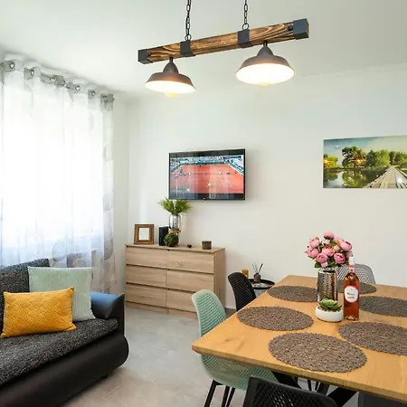 Apartment Zsendulo Apartman *